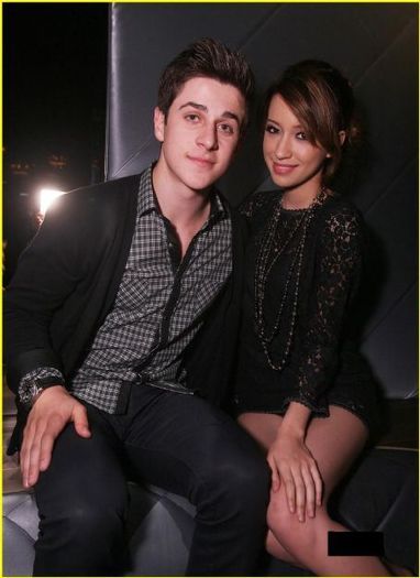 13437010_EHRNLQGJT - david henrie si selena marie gomez