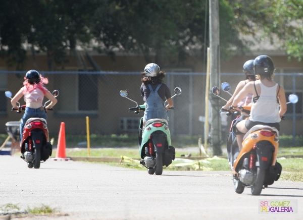 normal_014~72 - 29 02 2012 A ride on scooters in Florida