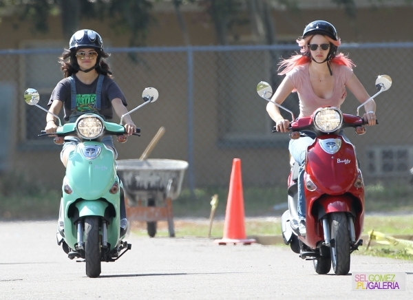 normal_015~68 - 29 02 2012 A ride on scooters in Florida