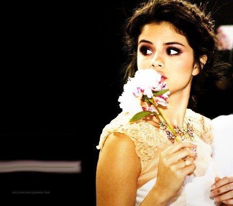 425357_314174675304875_119049044817440_764787_429324540_n - 0    Selena Marie Gomez