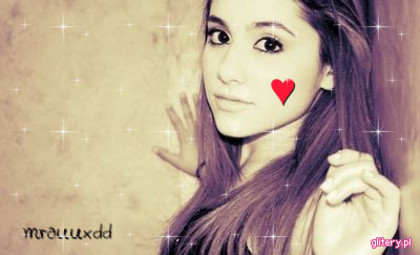 0108139947 - Ariana Grande