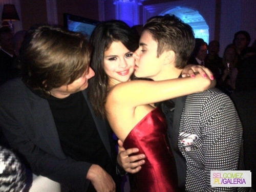 tumblr_m0atc2Prfi1qhft5ko1_500 - 1 03 2012 Selena at  Justins 18th Bday Party