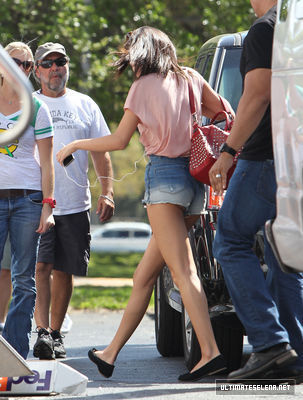 normal_usn-out-02-mar-2012 - xX_Arriving On The Set Of Spring Breakers