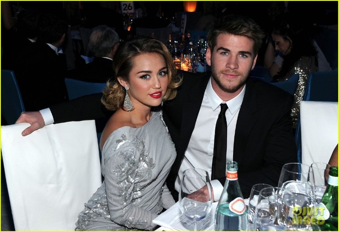 miley-cyrus-liam-hemsworth-elton-john-10