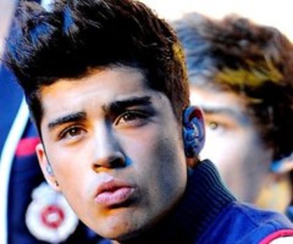 Ooo..Da.! Deki.. El e Harry,iar el Louis.(Aratatnd cu mana spre directii diferite) :))