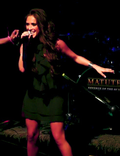 tumblr_lzuy22Di0K1qd04nqo1_250