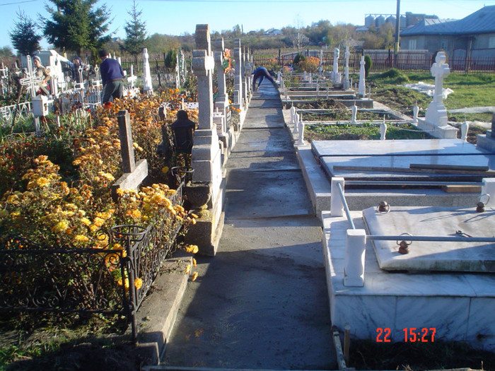 DSC02576 - Foto CIMITIR ALEI PORTI CLOPOTNITA 2010 Noembrie