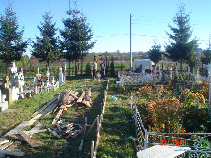 DSC02579 - Foto CIMITIR ALEI PORTI CLOPOTNITA 2010 Noembrie