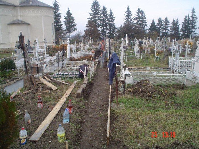 DSC02622 - Foto CIMITIR ALEI PORTI CLOPOTNITA 2010 Noembrie