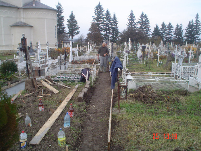 DSC02623 - Foto CIMITIR ALEI PORTI CLOPOTNITA 2010 Noembrie