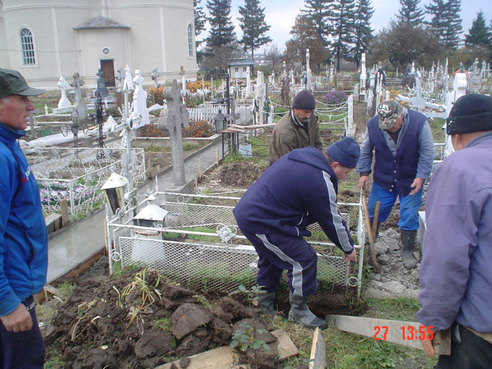 DSC02658 - Foto CIMITIR ALEI PORTI CLOPOTNITA 2010 Noembrie
