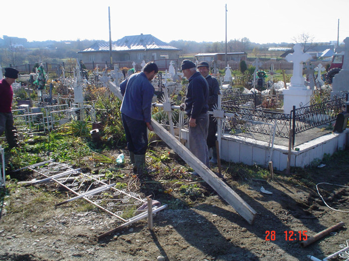DSC02725 - Foto CIMITIR ALEI PORTI CLOPOTNITA 2010 Noembrie