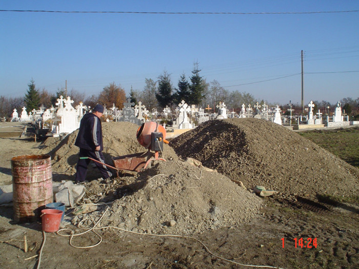 DSC02743 - Foto CIMITIR ALEI PORTI CLOPOTNITA 2010 Noembrie