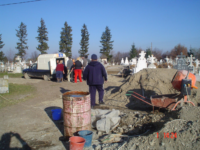 DSC02745 - Foto CIMITIR ALEI PORTI CLOPOTNITA 2010 Noembrie