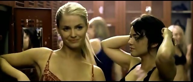 Chloe: O singură dată termini anul trei de facultate.