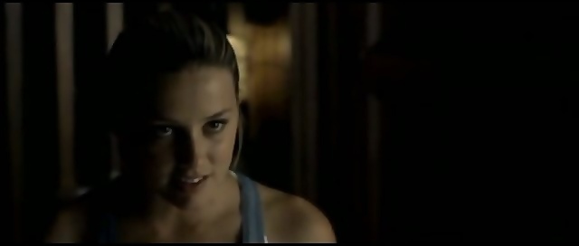 Mandy Lane: Nu crezi că ar trebui să-mi fac noi prieteni?