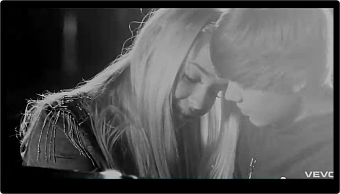 A: ce m`as face fara tine :]:X:x D: :]]