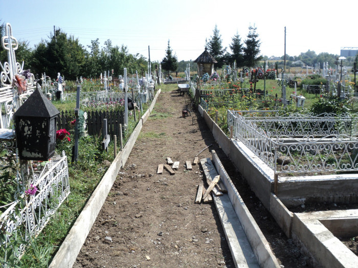 DSC09683 - Foto CIMITIR ALEI PORTI CLOPOTNITA 2011 Noembrie