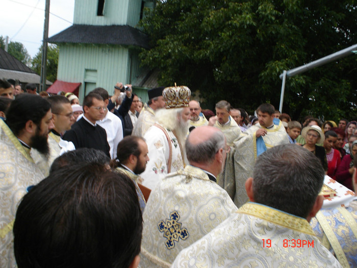 DSC00806 - Sfintirea Bisericii din Soimaresti 2011