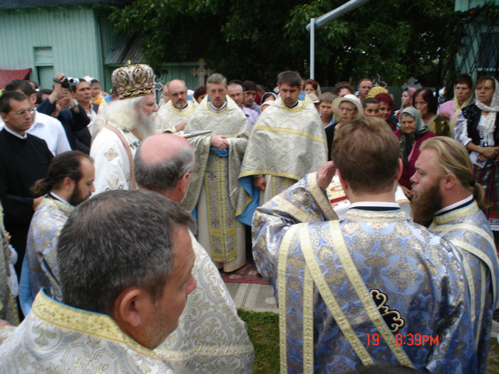 DSC00808 - Sfintirea Bisericii din Soimaresti 2011