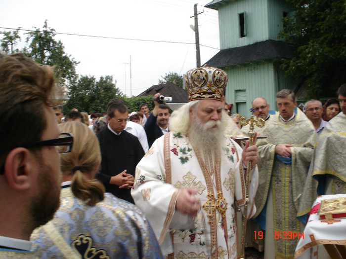 DSC00809 - Sfintirea Bisericii din Soimaresti 2011