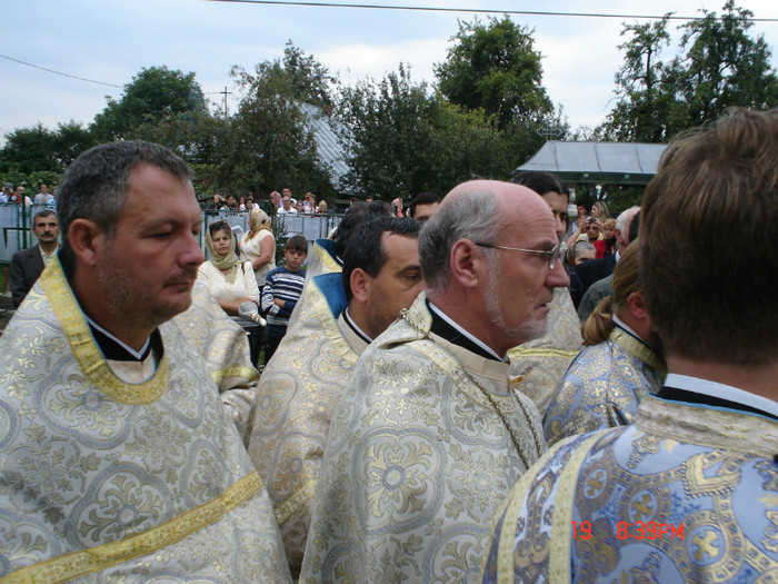 DSC00810 - Sfintirea Bisericii din Soimaresti 2011