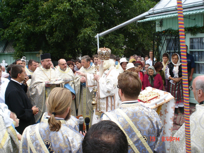 DSC00811 - Sfintirea Bisericii din Soimaresti 2011