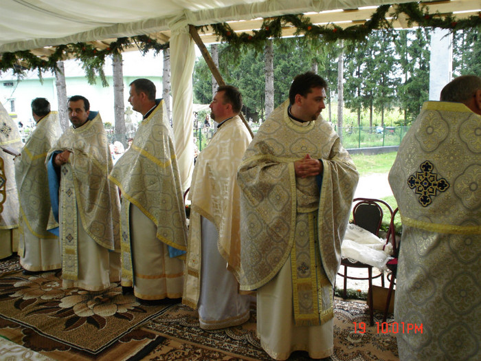 DSC00838 - Sfintirea Bisericii din Soimaresti 2011