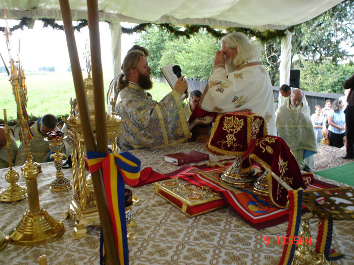 DSC00849 - Sfintirea Bisericii din Soimaresti 2011
