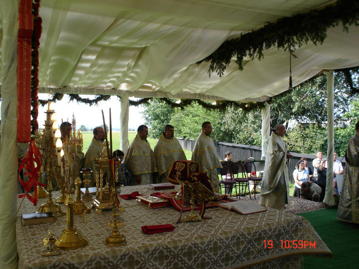 DSC00851 - Sfintirea Bisericii din Soimaresti 2011
