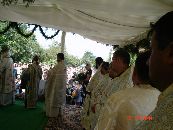 DSC00852 - Sfintirea Bisericii din Soimaresti 2011