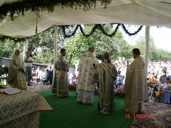 DSC00855 - Sfintirea Bisericii din Soimaresti 2011