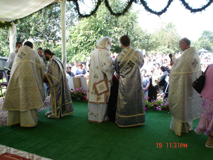 DSC00856 - Sfintirea Bisericii din Soimaresti 2011