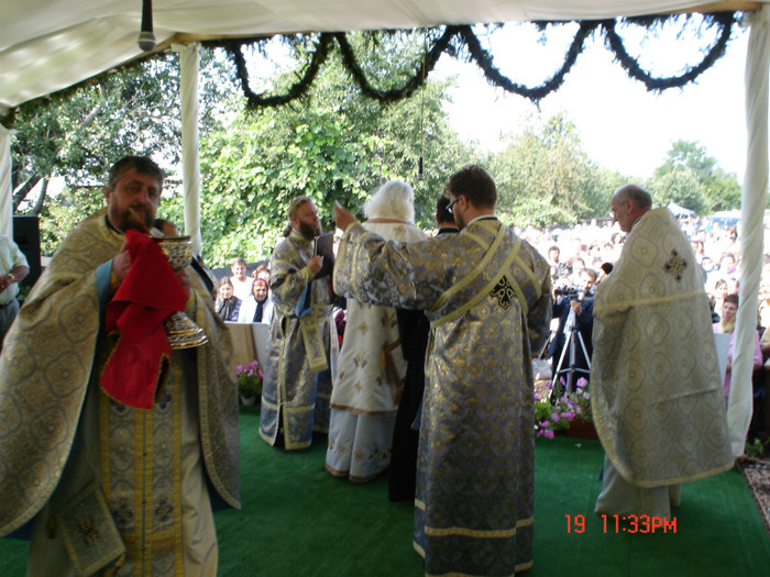 DSC00859 - Sfintirea Bisericii din Soimaresti 2011