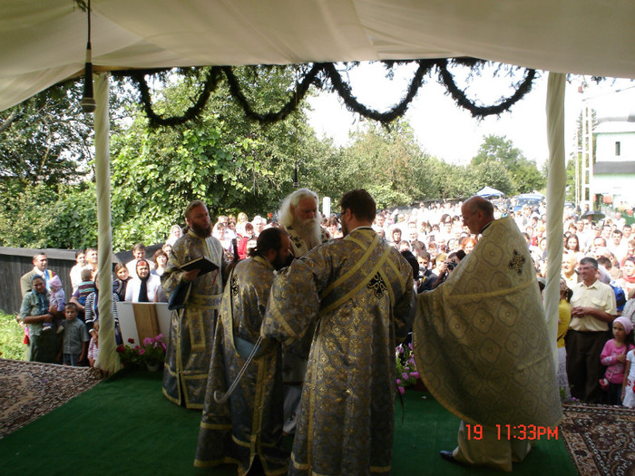 DSC00860 - Sfintirea Bisericii din Soimaresti 2011