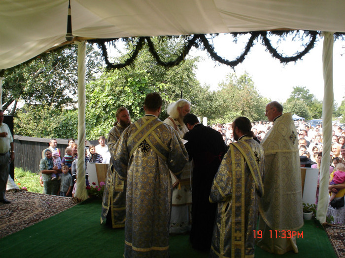 DSC00861 - Sfintirea Bisericii din Soimaresti 2011