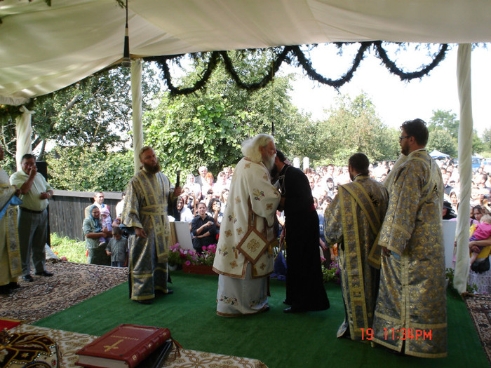 DSC00865 - Sfintirea Bisericii din Soimaresti 2011
