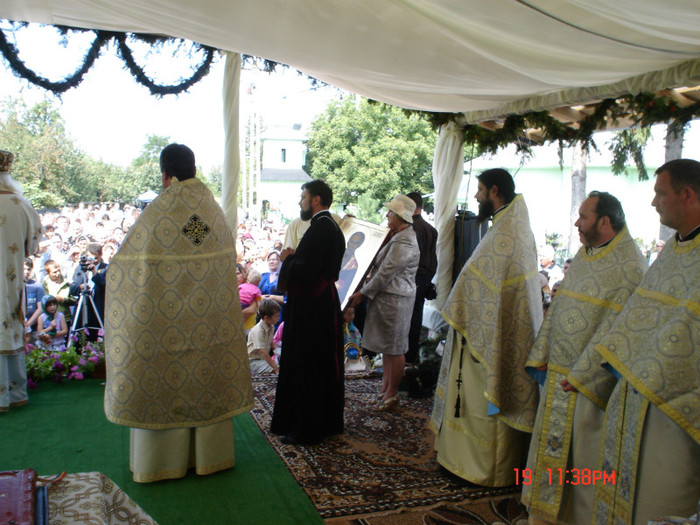 DSC00870 - Sfintirea Bisericii din Soimaresti 2011