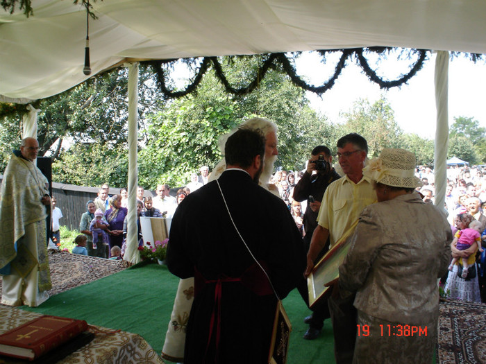 DSC00873 - Sfintirea Bisericii din Soimaresti 2011