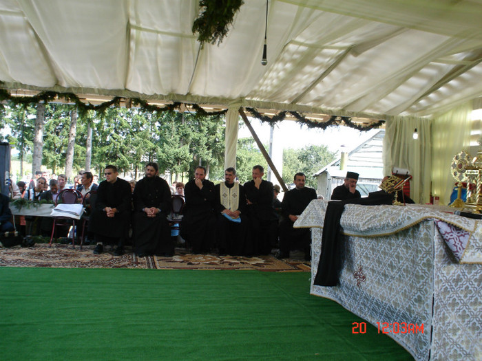 DSC00878 - Sfintirea Bisericii din Soimaresti 2011