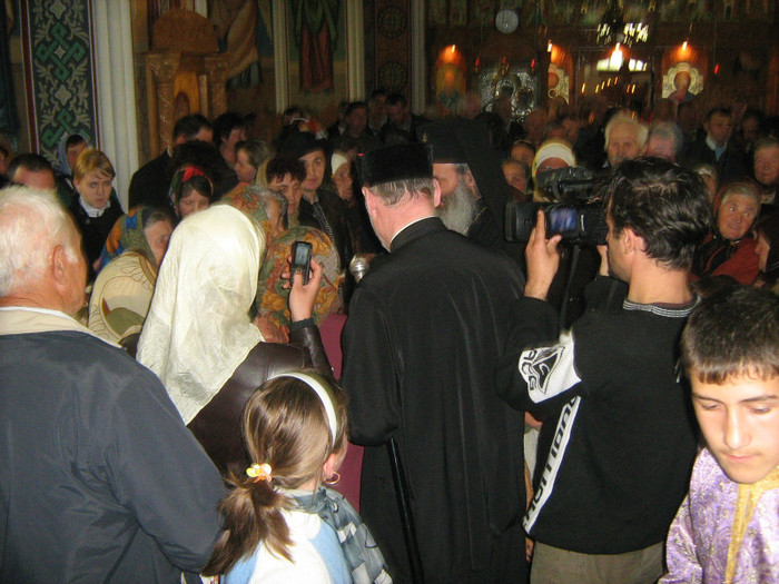 IMG_0475 - IPS Teofan aduce Sf Antimis la Brusturi 1 mai 2009