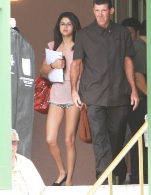  - Zz-Leaving the hotel in Florida March 2 2012 Selena Gomez