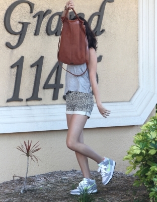 normal_005 - 01 March - Return to their hotel with with Vanessa Hudgens and Ashley Benson in Florida