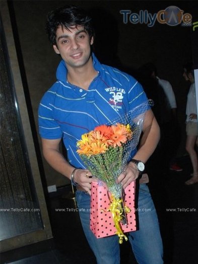 30315_398644817878_91706892878_4265705_7464042_n - KARAN WAHI