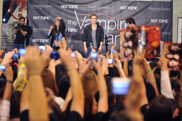 Vampire+Diaries+Hot+Topic+Tour+JX1mbGcT0T4l