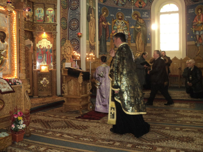 DSC05778 - Diverse slujbe din saptamana patimilor pana la Izvor 2011