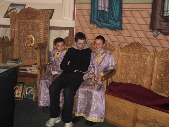 DSC05780 - Diverse slujbe din saptamana patimilor pana la Izvor 2011