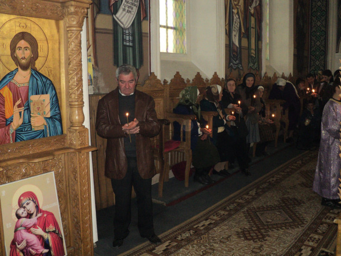 DSC05795 - Diverse slujbe din saptamana patimilor pana la Izvor 2011