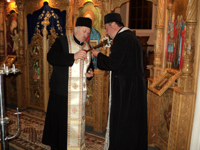 DSC05808 - Diverse slujbe din saptamana patimilor pana la Izvor 2011