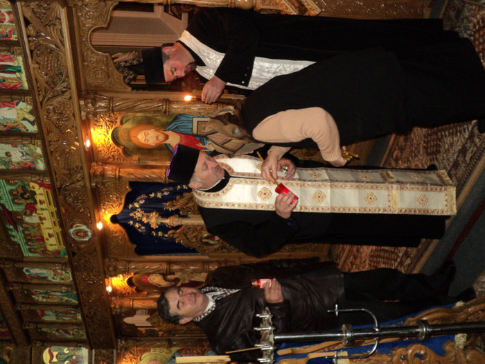 DSC05810 - Diverse slujbe din saptamana patimilor pana la Izvor 2011